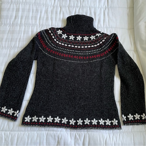 CHARTER CLUB Fair Isle Scandinavian felt appliqué Turtleneck sweater Sz PM - Picture 2 of 9
